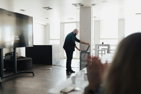 Was sind die Vorteile der Implementierung von Cloud-Computing in kleinen Unternehmen?